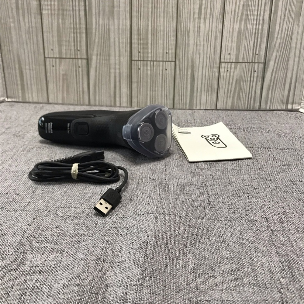 Philips Norelco Series 2000 Electric Shaver